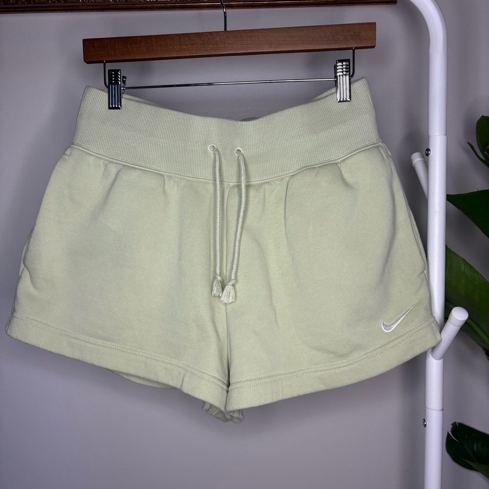 Nike Women's Sportswear Phoenix Fleece High Waisted Green Shorts Size Medium - Picture 2 of 7